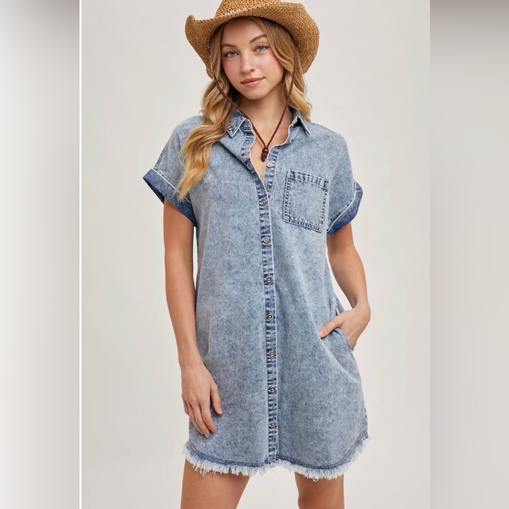BluIvy Pearl Snap Frayed Hem Denim Shirt Dress Women’s Size Medium